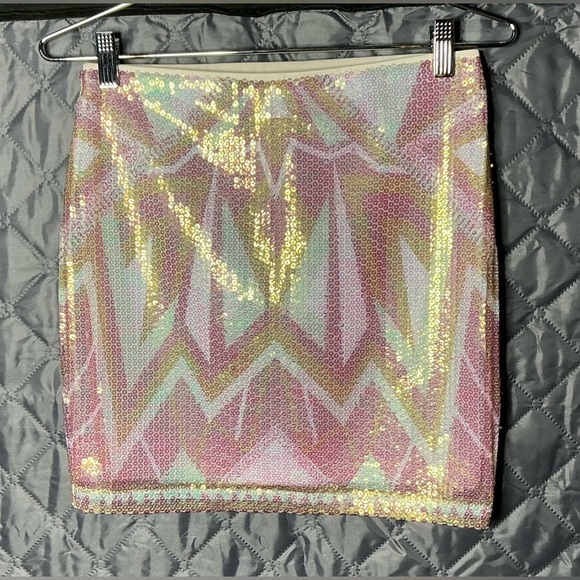 Decree Iridescent Pink and Gold Mini Skirt - Picture 3 of 8